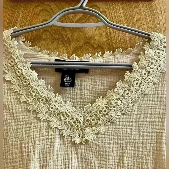 Jones & Co. Jones New York Beige Muslin Lace Top 1X Plus Size - Picture 2 of 6